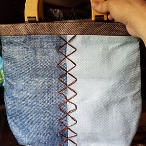 Purse blue straw wood handles